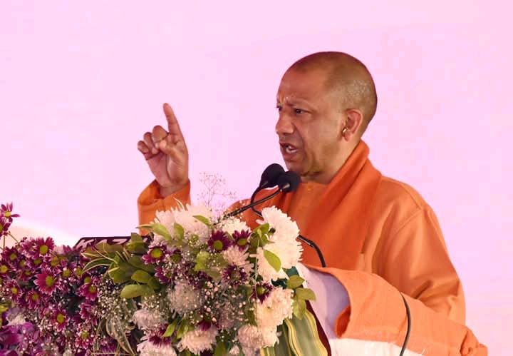 कानून का पालन करेंगे तो आगे बढ़ेंगे, अराजकता के लिए नहीं है कोई जगह : सीएम योगी